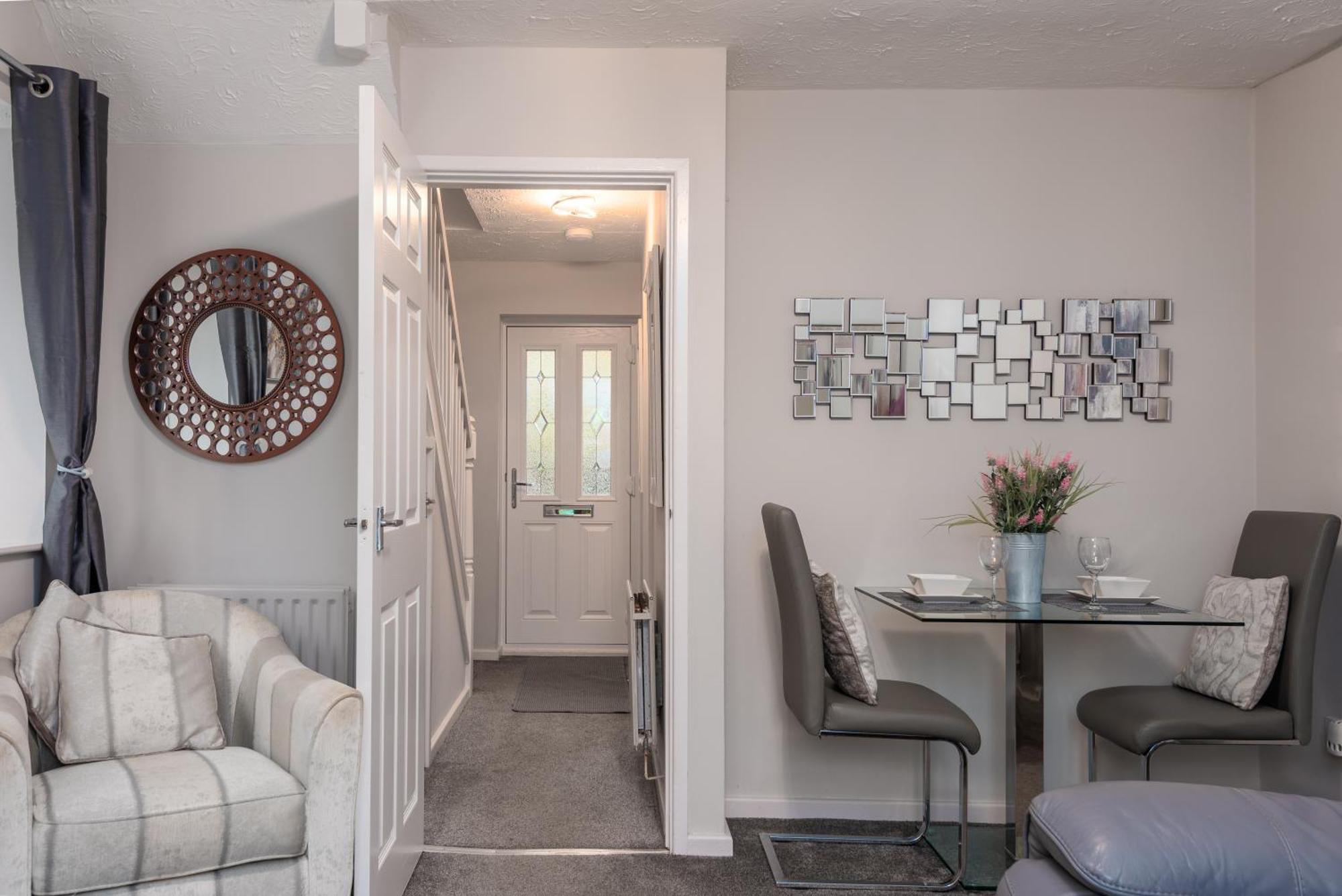 Worcester Fabulous Cherry Tree Mews Self Check In Dogs Welcome By Prior Arrangement , 2 Double Bedrooms ,Super Fast Wi-Fi, With Free Off Road Parking For 2 Vehicles Near Royal Hospital And Woodland Walks エクステリア 写真